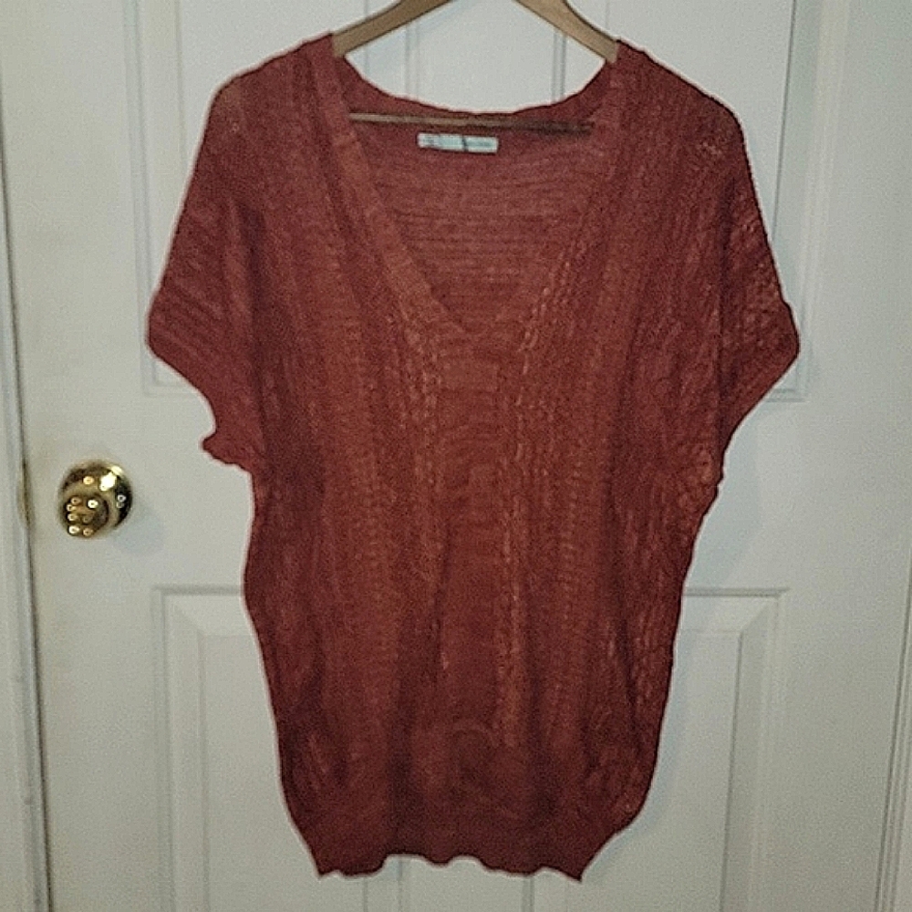 Short sleeve sweater